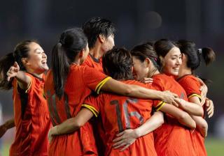 亚洲女足锦标赛中，中国队踢出绝佳进攻