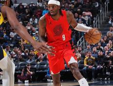 关于活塞队长格兰特获选入选年D球星队的信息